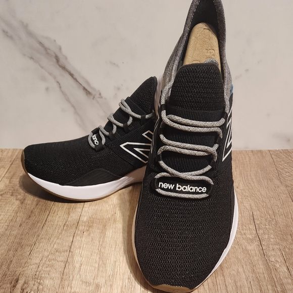 New Balance Women's Fresh Foam ROAV V1 Sneaker New Size 9.5 - Picture 5 of 7